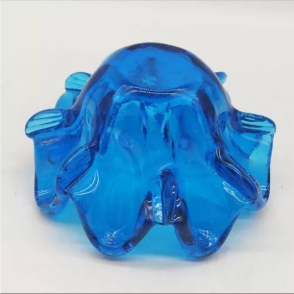 Vintage Hand-Blown Art Glass Swung Blue Glass Bowl. Diameter 4 inches x 2” deep - Picture 3 of 6
